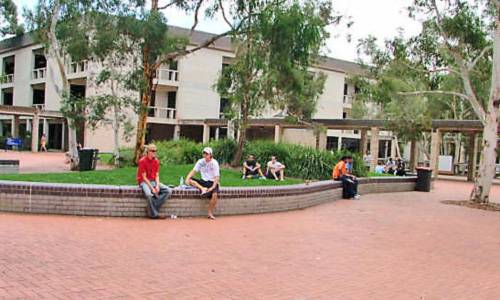 DU HỌC ÚC – Văn bằng Kinh doanh của The University of Canberra College (UCC)